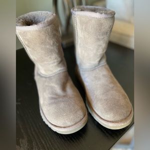 UGG pull on boot in gray womens size 6
